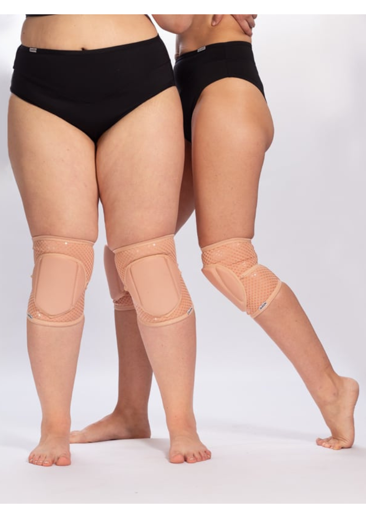 Grippy knee pads – Nude-Latte