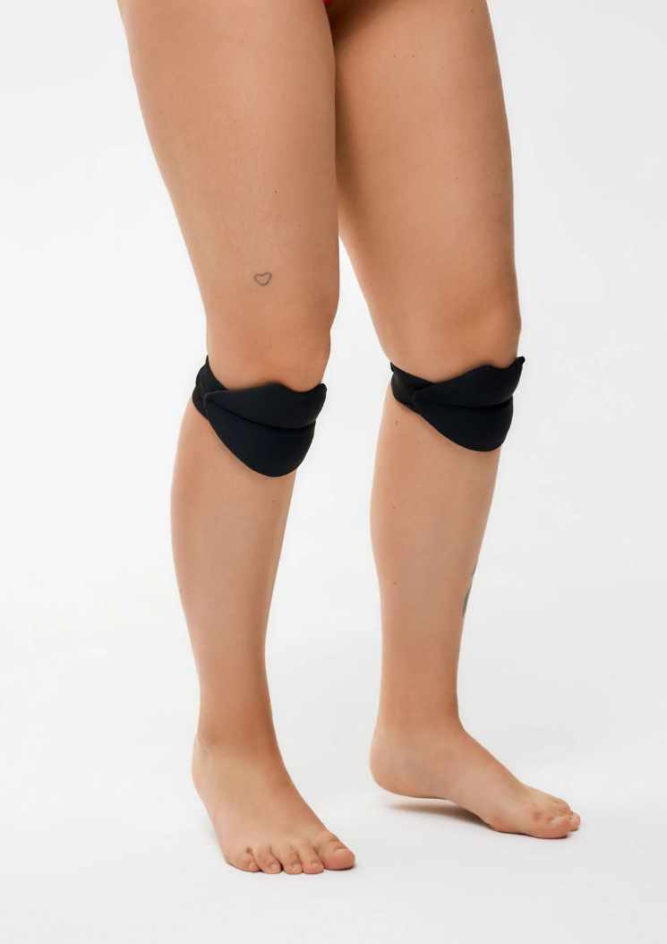 Slides Knee Pads – LIPS – Black